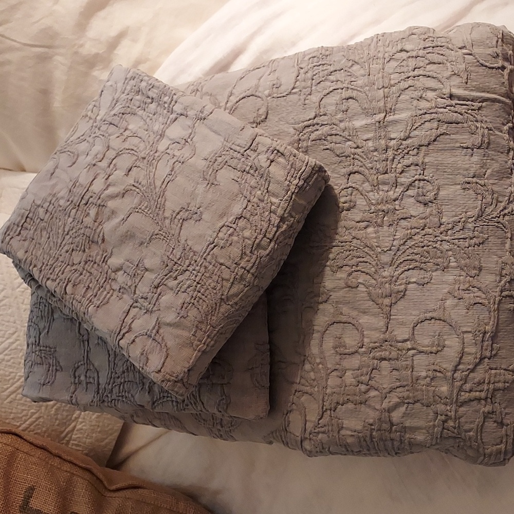 Nicole Miller Artelier Matelasse Duvet Cover + Shams Soft Sage Green NWOT